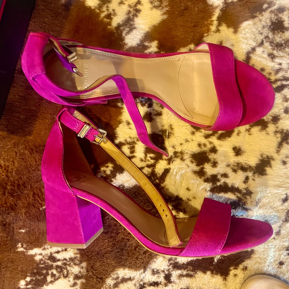 Size 8 Gianni Bini heels. Worn once. Great condition!
